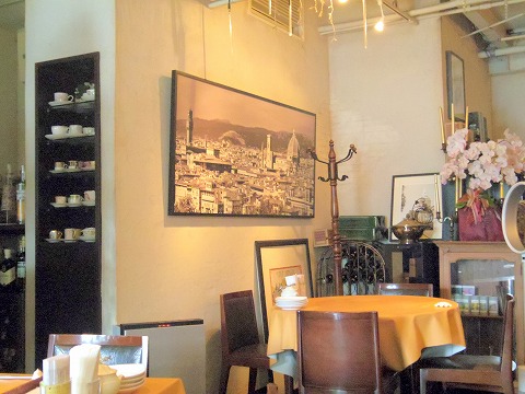 埼玉県蓮田市関山２丁目にあるイタリア料理のお店「リストランテ クワトロ・フォリオ　　QUATTRO FOGLIO」店内