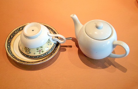 埼玉県蓮田市関山２丁目にあるイタリア料理のお店「リストランテ クワトロ・フォリオ　　QUATTRO FOGLIO」紅茶ポット入り（レモン　ダージリン）