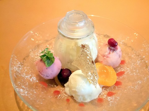 埼玉県蓮田市関山２丁目にあるイタリア料理のお店「リストランテ クワトロ・フォリオ　　QUATTRO FOGLIO」ジェラート盛り合わせ