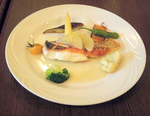 埼玉県蓮田市東4丁目にあるイタリア料理のお店「トラットリア ナトゥーラ　TRATTORIA NATURA 」お任せお魚のポワレ　グレープフルーツソース