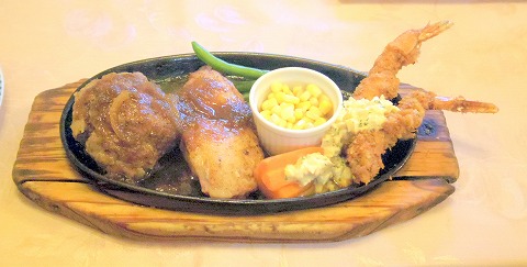 茨城県ひたちなか市東石川にある洋食店「れすとらん　あかい自転車」ミックスグリルAのセット