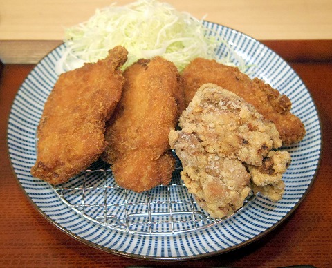 埼玉県春日部市中央１丁目にある「からあげの鉄人　春日部西口駅前店」肉厚!鶏カツ定食+揚げたてBIGからあげ（天然塩と極出汁）