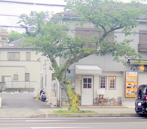 神奈川県横浜市中区本牧間門にある洋食店「SPICE DUCK　スパイスダック」外観