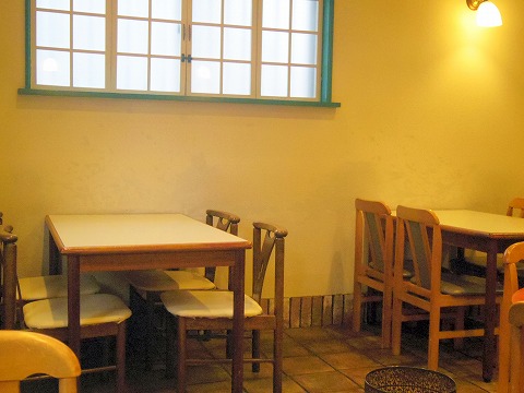 神奈川県横浜市中区本牧間門にある洋食店「SPICE DUCK　スパイスダック」店内