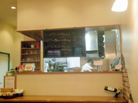 神奈川県横浜市中区本牧間門にある洋食店「SPICE DUCK　スパイスダック」店内