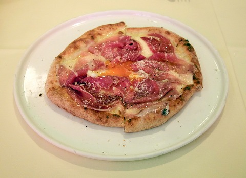 神奈川県横浜市中区太田町６丁目にあるイタリアンの「la Tenda Rossa　ラ テンダロッサ」ビスマルクピザ