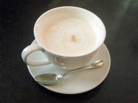 茨城県水戸市加倉井町にある喫茶店「珈琲哲學  水戸店」ベリーベリーショートケーキとホットカフェオーレ