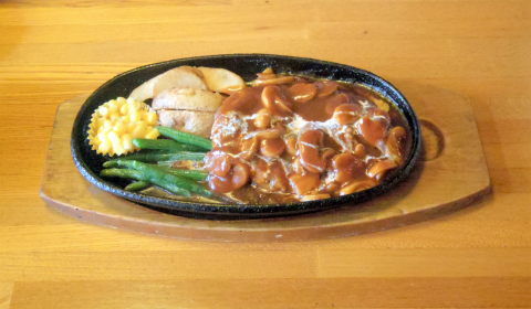 茨城県ひたちなか市相金町にある洋食店「GRILL  I    グリルアイ」ハンバーグ+Bセット