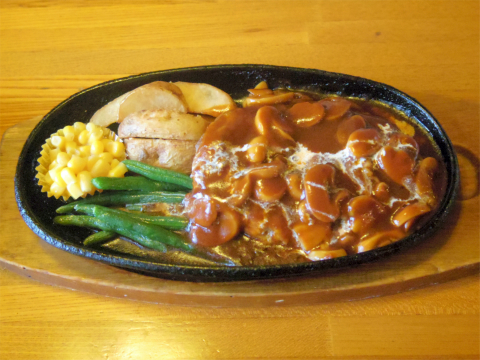 茨城県ひたちなか市相金町にある洋食店「GRILL  I    グリルアイ」ハンバーグ+Bセット
