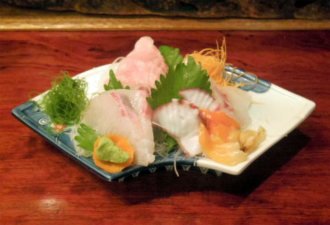 神奈川県横浜市中区麦田町４丁目にある焼鳥、魚介・海鮮料理、居酒屋の「やきとり割烹　花夏彩」刺身盛り合わせ