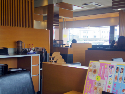 埼玉県さいたま市岩槻区南平野２丁目にある「洋麺屋五右衛門　東岩槻店」店内
