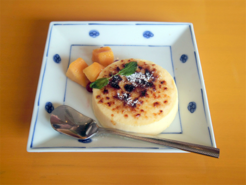 埼玉県さいたま市岩槻区南平野２丁目にある「洋麺屋五右衛門　東岩槻店」濃厚アイスブリュレマンゴー添え