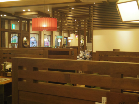 神奈川県大和市大和南１丁目にある喫茶店「コメダ和喫茶  おかげ庵  大和駅前店」店内