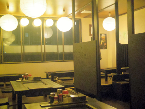 東京都江東区白河1丁目にあるお好み焼き、もんじゃの「いろはにほへと」店内