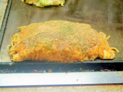 東京都練馬区豊玉北５丁目にあるお好み焼きの「浪花」マヨネーズたっぷりそばロール