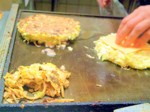 東京都練馬区豊玉北５丁目にあるお好み焼きの「浪花」マヨネーズたっぷりそばロール