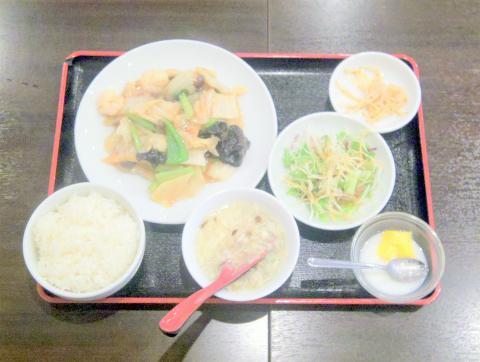 東京都江戸川区南篠崎町３丁目にある中華料理「木蓮」八宝菜定食
