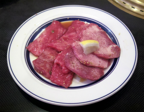 神奈川県横浜市中区羽衣町２丁目にある焼肉「関内苑」デラックス定食