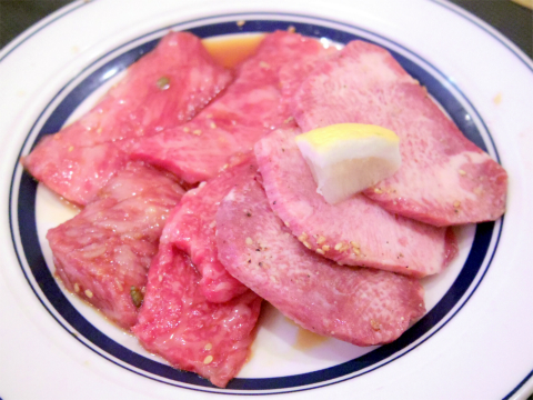 神奈川県横浜市中区羽衣町２丁目にある焼肉「関内苑」デラックス定食