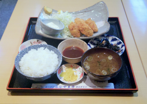 神奈川県横浜市中区本牧原にあるラーメン、定食の「ふじやま亭」広島産カキフライ定食 神奈川県横浜市中区本牧原にあるラーメン、定食の「ふじやま亭」広島産カキフライ定食