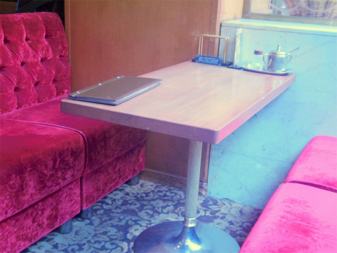 東京都新宿区新宿３丁目にある喫茶店「珈琲西武」店内