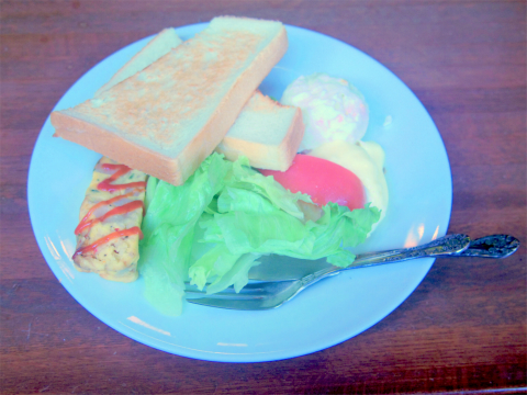 東京都新宿区新宿３丁目にある喫茶店「珈琲西武」モーニングAセット