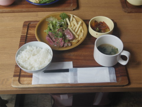 神奈川県横浜市中区海岸通5丁目にあるステーキ店「肉バル ANCHOR GROUND アンカーグラウンド 馬車道店」牛ヒレステーキ定食（120g）