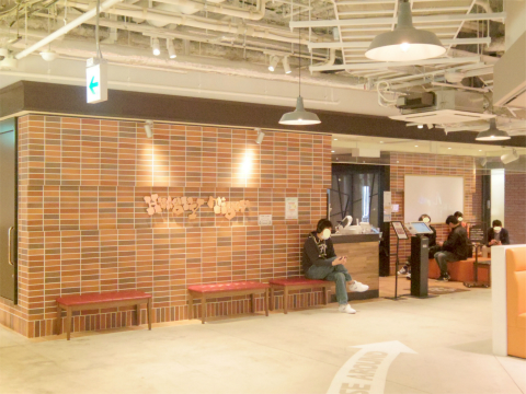 神奈川県横浜市中区新港２丁目にあるハンバーグ、ステーキの「ハングリータイガー　横浜ハンマーヘッド店　Hungry Tiger Yokohama HammerHead」外観