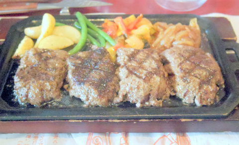 神奈川県横浜市中区新港２丁目にあるハンバーグ、ステーキの「ハングリータイガー　横浜ハンマーヘッド店　Hungry Tiger Yokohama HammerHead」ダブルハンバーグステーキ　スペシャルセット