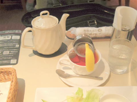 東京都新宿区西新宿１丁目にあるカフェ「Cafeルノアール 新宿京王モール店」Cセット