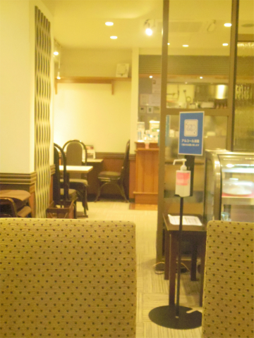 東京都台東区上野６丁目にあるカフェ「Cafeルノアール 御徒町春日通り店」店内