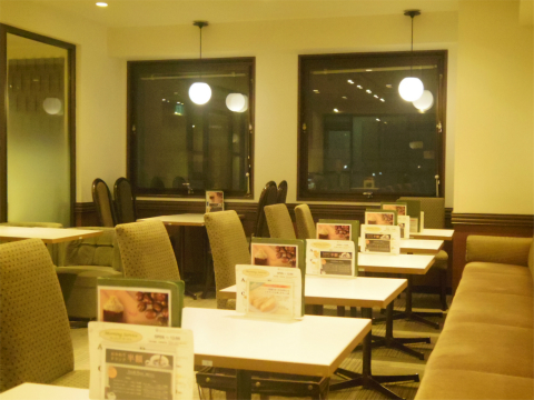 東京都台東区上野６丁目にあるカフェ「Cafeルノアール 御徒町春日通り店」店内