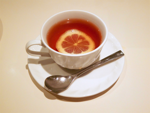 東京都台東区上野６丁目にあるカフェ「Cafeルノアール 御徒町春日通り店」ホットレモンティーと信州産ホットアップルパイ