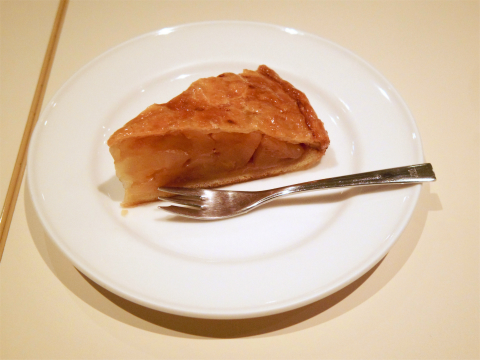 東京都台東区上野６丁目にあるカフェ「Cafeルノアール 御徒町春日通り店」ホットレモンティーと信州産ホットアップルパイ
