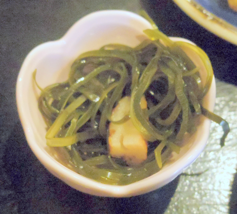 埼玉県春日部市牛島にある海鮮料理、居酒屋の「食事処なるとや」海鮮丼定食