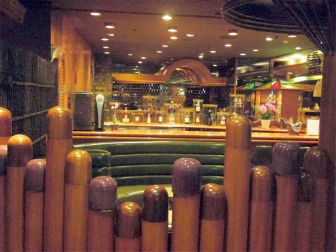 神奈川県横浜市中区住吉町４丁目にある 「横浜瀬里奈　浪漫茶屋」店内