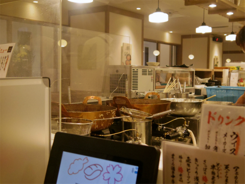 東京都練馬区光が丘2丁目にある「天ぷらと寿司sakura 光が丘店」店内