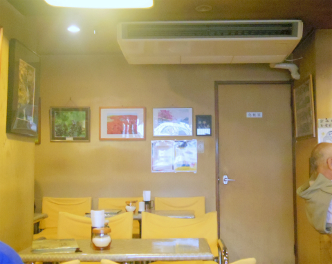 茨城県ひたちなか市元町にある喫茶店「チャーチル」店内