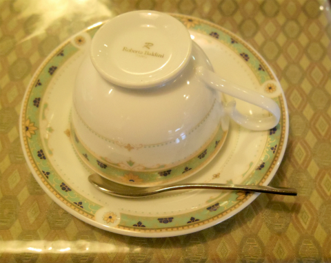 茨城県ひたちなか市元町にある喫茶店「チャーチル」ケーキセット（アップルティーとリンゴタルト）