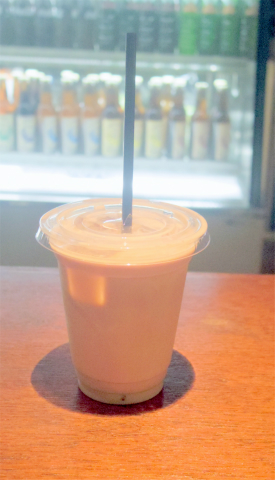 神奈川県川崎市中原区木月１丁目にあるハンバーガーショップ「JAPPS BURGER　ジャップスバーガー」BACON EGG CHEESE BURGER (ベーコンエッグチーズバーガー) とICE CAFFE LATTE (アイスカフェラテ)