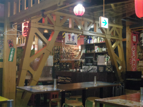 神奈川県横浜市西区南幸１丁目にある串揚げの「串カツ甲子園　横浜きた西口店」店内