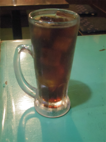 神奈川県横浜市西区南幸１丁目にある串揚げの「串カツ甲子園　横浜きた西口店」烏龍茶