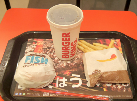 東京都中野区中央2丁目にあるハンバーガーチェーン「バーガーキング BURGER KING 中野坂上店 フィッシュバーガーとコカコーラゼロのセット