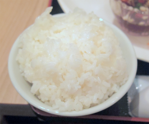 埼玉県さいたま市緑区美園５丁目にある中華料理店「中華ダイニング 春菜」若鶏の唐揚げセット