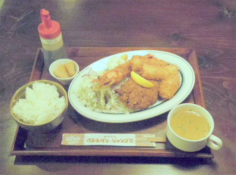 茨城県土浦市大和町にある定食、食堂の「駅前食堂 ウエスタン・ジャンゴ　WESTERN DJANGO」ミックス・フライセット