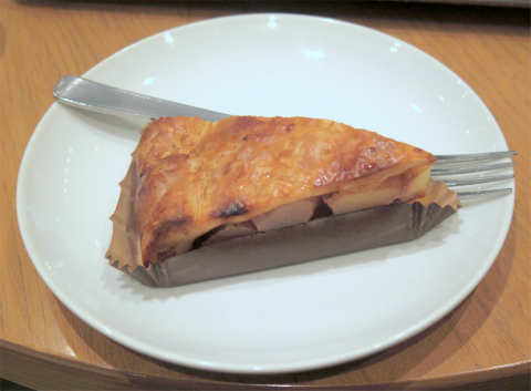 埼玉県さいたま市緑区美園5丁目にあるカフェ「スターバックスコーヒー Starbucks Coffee イオンモール浦和美園店」アメリカンアップルパイ