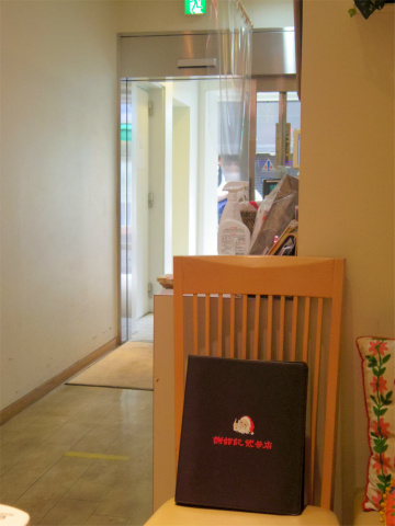 神奈川県横浜市中区山下町にある中華粥専門店「謝甜記 貮号店」店内