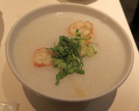 神奈川県横浜市中区山下町にある中華粥専門店「謝甜記 貮号店」かいばしらがゆ ー鮮貝粥ー　（普通サイズ）