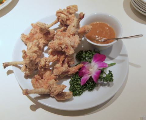 神奈川県横浜市中区山下町にある中華粥専門店「謝甜記 貮号店」梅みそ付き鶏の唐揚げ ー梅醤炸花鶏ー