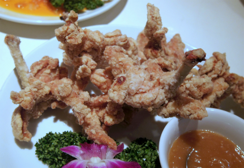 神奈川県横浜市中区山下町にある中華粥専門店「謝甜記 貮号店」梅みそ付き鶏の唐揚げ ー梅醤炸花鶏ー
